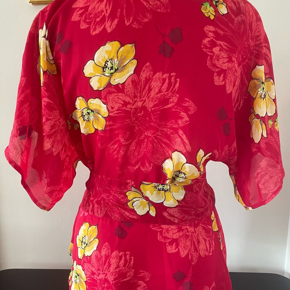 Stunning Michele Michelle Kimono Red Wrap Blouse with Short Sleeves a Tie Front - Picture 2 of 9
